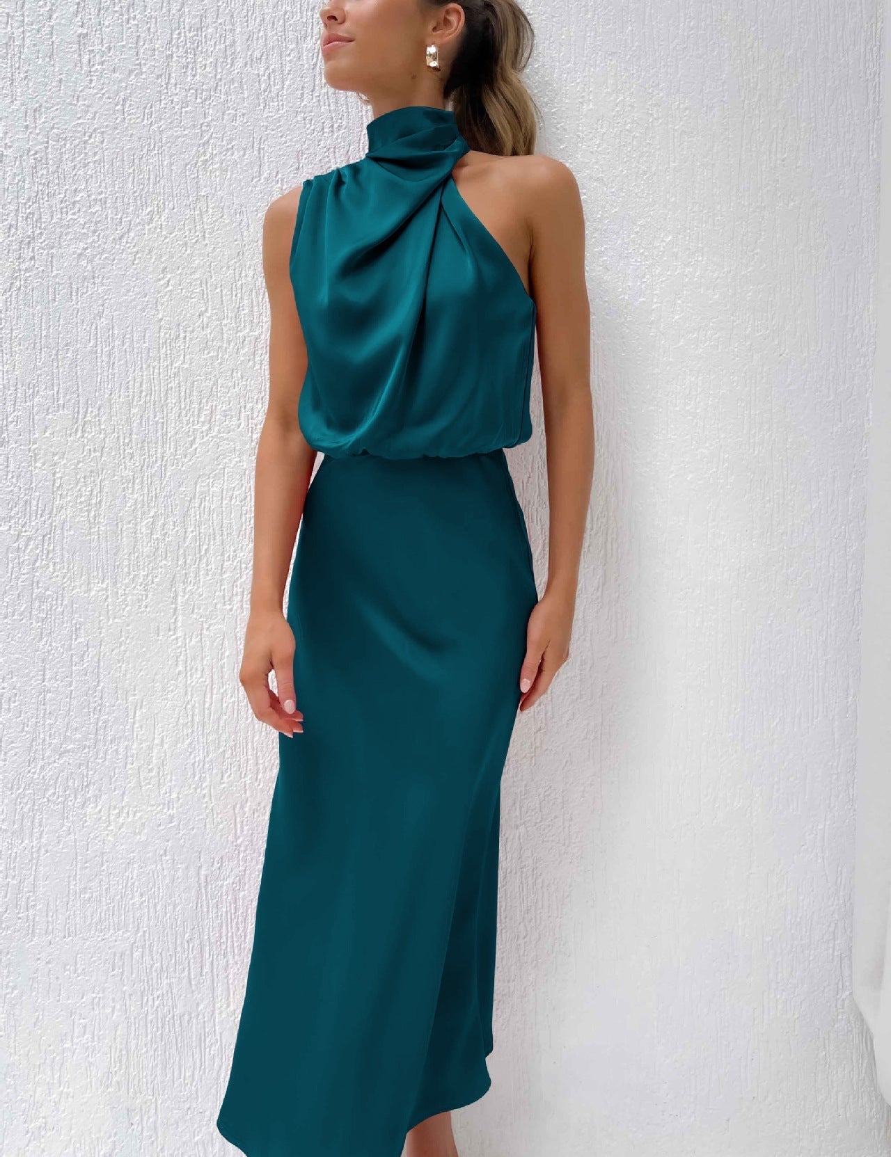 Tyra | Elegancka wieczorowa sukienka z dekoltem halter