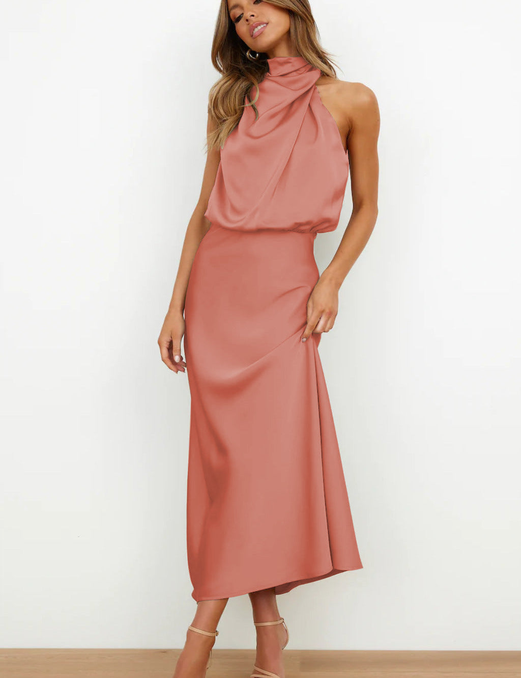 Tyra | Elegancka wieczorowa sukienka z dekoltem halter