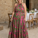 Elegancka różowa sukienka midi z dekoltem halter