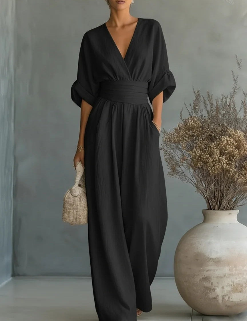 Elegancka Sukienka w Serek, Odkryte Plecy i Luźne Rękawy