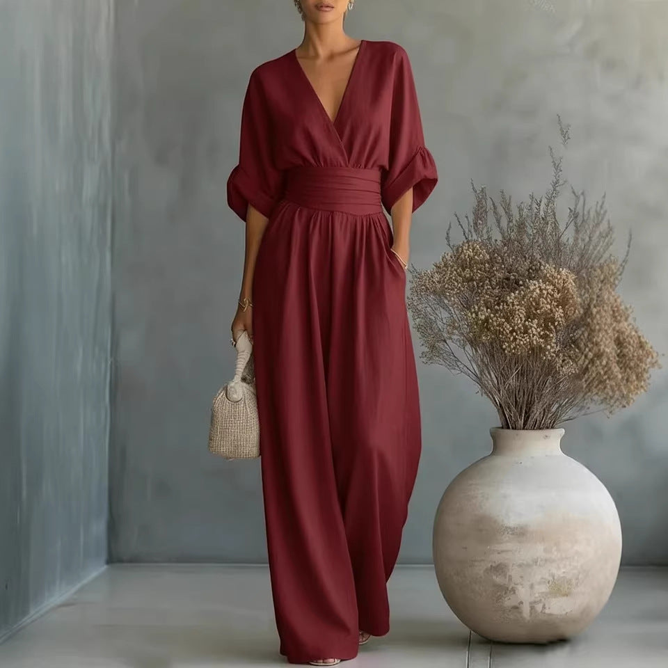 Elegancka Sukienka w Serek, Odkryte Plecy i Luźne Rękawy